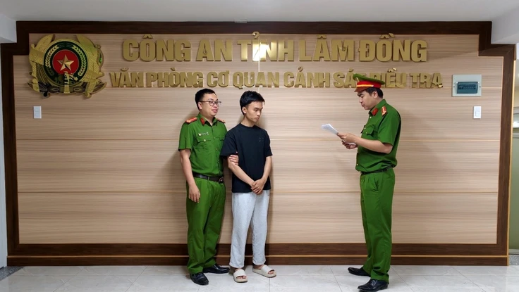 Bỗng dưng nợ 1,7 tỉ đồng vì cho nhân viên ngân hàng mượn điện thoại