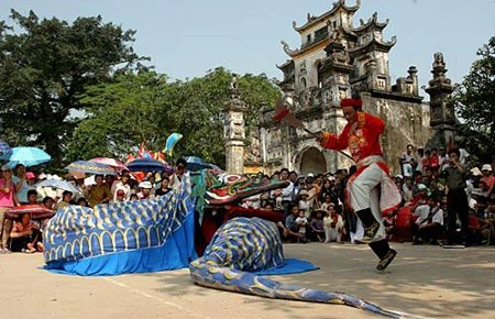 Làng rắn Lệ Mật vào xuân