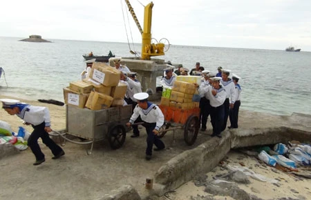 Tết nơi chân trời khơi xa