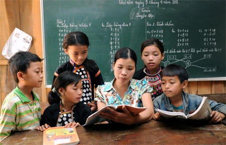 Phóng sự ảnh: Cái chữ với những em nhỏ dân tộc Sila