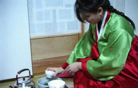 Tiểu phẩm: Thả mồi bắt bóng