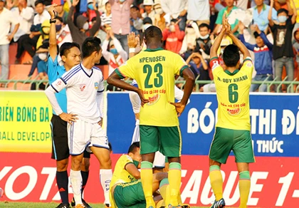 Bạo lực đột ngột trở lại ở V-League 2015