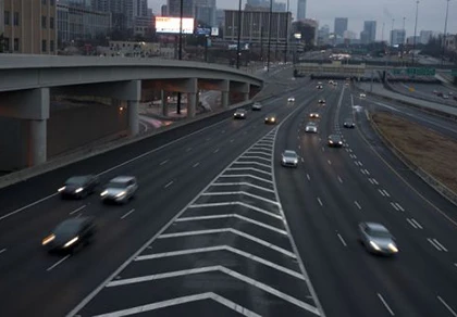 Hacker có thể chiếm quyền điều khiển xe hơi