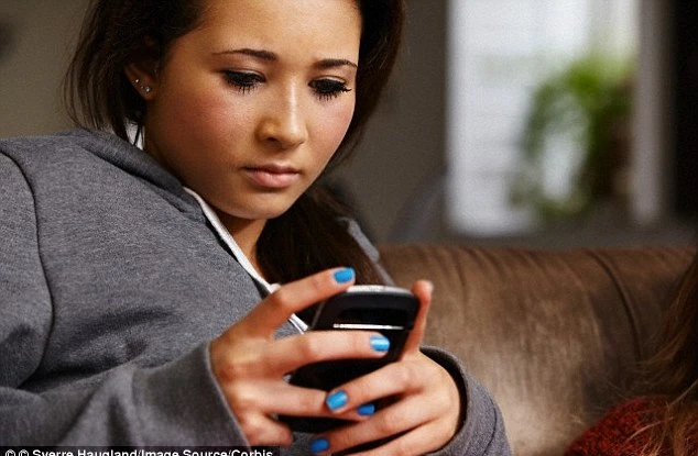 Dùng smartphone hơn 68 phút mỗi ngày có thể là dấu hiệu trầm cảm