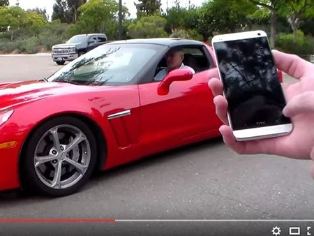 Tin tặc dùng tin nhắn chiếm quyền điều khiển xe hơi