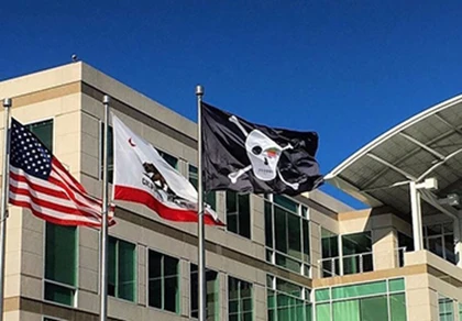 Hé lộ lý do Apple treo cờ 'cướp biển' trong ngày Cá tháng Tư