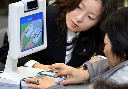 Đến Nhật Bản du lịch, mua sắm thoải mái bằng... dấu vân tay