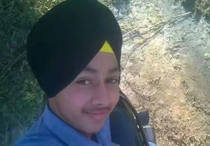 Cậu bé 15 tuổi thiệt mạng vì chụp ảnh tự sướng với... súng