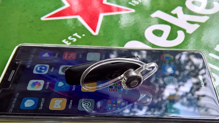 Biến tai nghe bluetooth thành nút bấm chụp ảnh từ xa