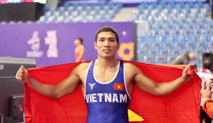 Vật giành hat-trick HCV, đoàn Việt Nam vượt mặt Thái Lan