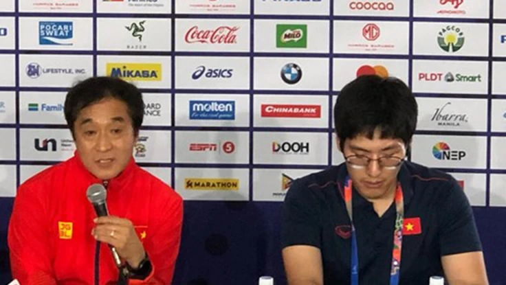 Thay ông Park trả lời họp báo, trợ lý Lee Young-jin đã nói gì?