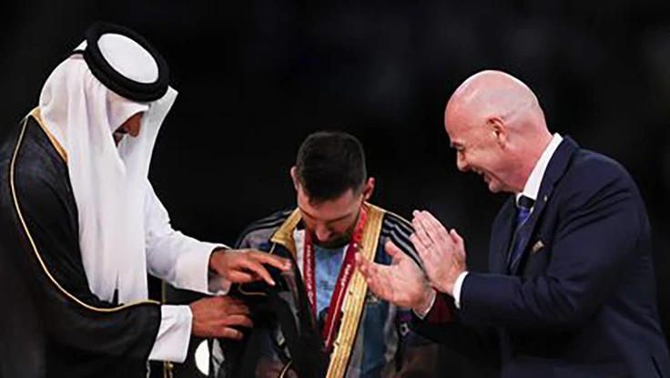 Qatar giải thích lí do Messi mặc áo choàng nâng chức vô địch World Cup