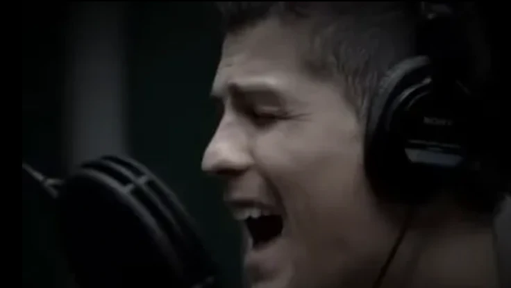 Xem Ronaldo hát tình ca bằng chất giọng tuyệt vời khiến fan phải khóc