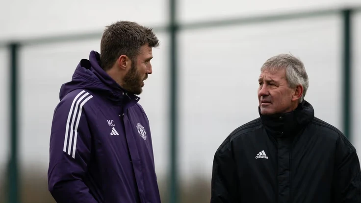 Carrick tìm kiếm sự giúp đỡ từ huyền thoại của MU