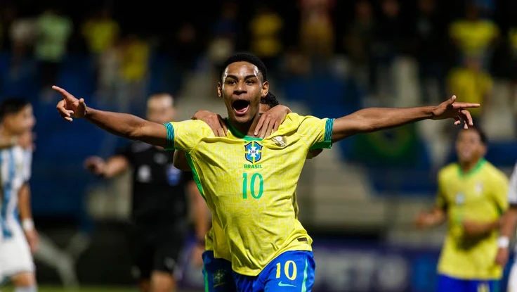 Man City và Chelsea cạnh tranh mua thần đồng 16 tuổi giá 87 triệu bảng