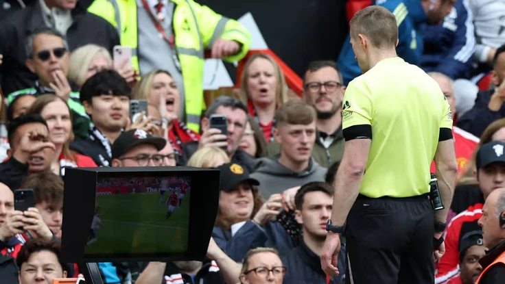 Premier League giải thích vụ tranh cãi liên quan đến MU: Cú sốc