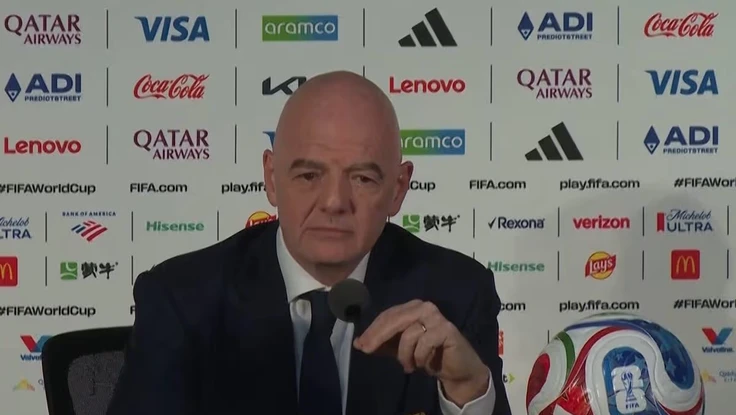Chủ tịch FIFA kêu gọi tất cả bình tĩnh, sẵn sàng lái xe chở tuyển Iran dự World Cup