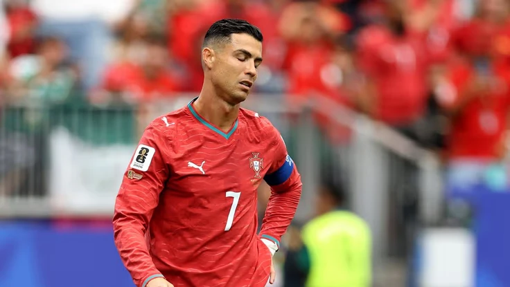 Ronaldo không còn như xưa và những lo ngại về hoạt động gián điệp