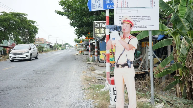 Tây Ninh: Hình nộm cảnh sát giao thông phát huy hiệu quả bất ngờ