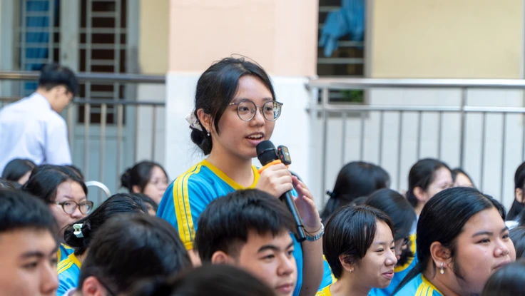 Nhận 'trái đắng' ngay phòng thi, thủ khoa cảnh báo bẫy khi dùng AI