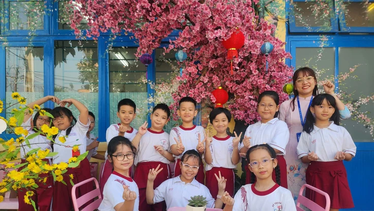 TP.HCM chi quà Tết Bính Ngọ 2 triệu đồng cho mỗi giáo viên