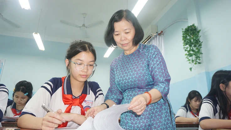 Thi lớp 10 sớm hơn một tuần: Các trường học vừa dạy vừa ôn