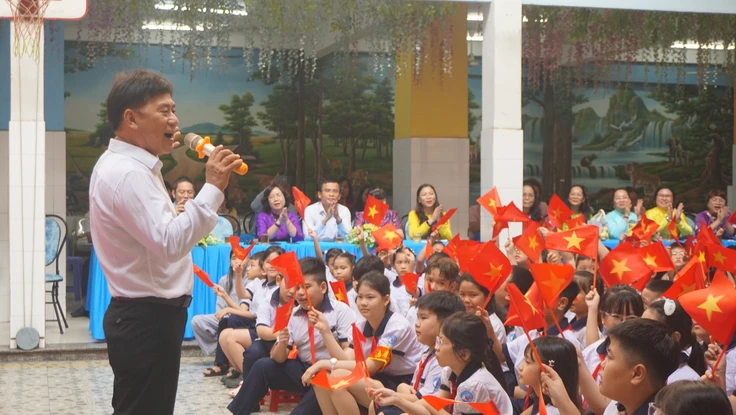 NSND Tạ Minh Tâm: Cảm xúc chân thực là chìa khóa để mở lòng các em