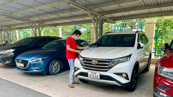 Giá thuê xe tự lái Tết 2026: Không tăng nhưng bắt buộc thuê trên 10 ngày