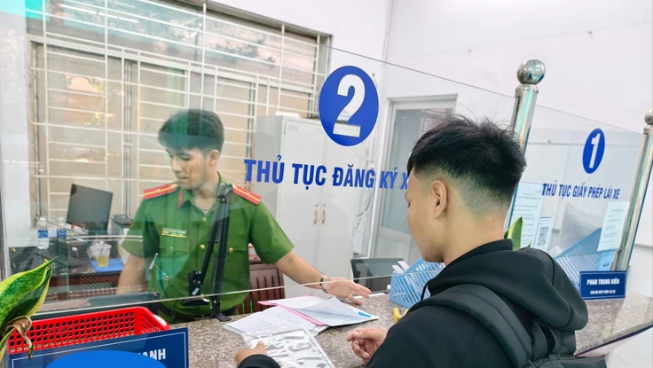 Quy định mới nhất về tình trạng hôn nhân khi chuyển quyền sở hữu ô tô, xe máy