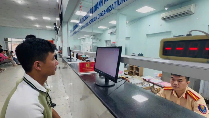 Công an TP.HCM thông tin về mức thu lệ phí đăng ký, cấp biển số xe