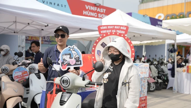 Chuyên gia nói gì khi Vingroup quyết định gia hạn chương trình hỗ trợ 'Thu xăng - Đổi điện'