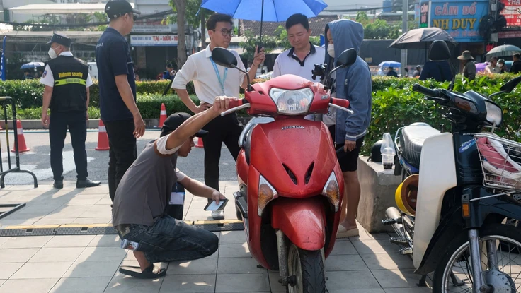 Người dân chuyển dần sang xe điện, sức tiêu thụ xe máy xăng sụt giảm 