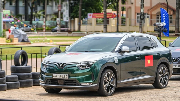 Chỉ còn vài ngày chớp cơ hội 'mua 4 bánh trúng 2 bánh' khi chốt VinFast VF 8