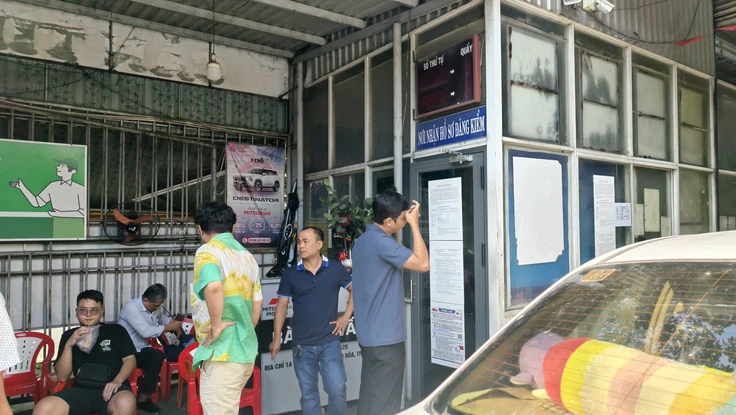 Chủ xe có quyền được từ chối ký cam kết khi kiểm định khí thải với việc đạp gia tốc?