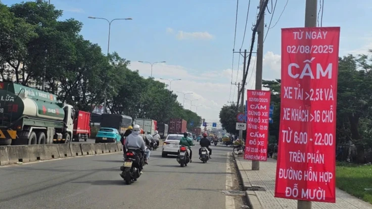 Mức phạt xe ô tô con, ô tô tải đi vào đường cấm là bao nhiêu?