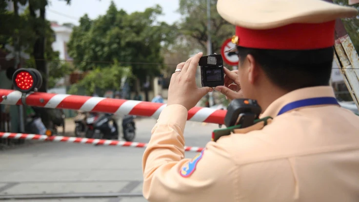 Cơ quan nào được trang bị phương tiện đo khí thải, độ khói để phát hiện vi phạm giao thông?