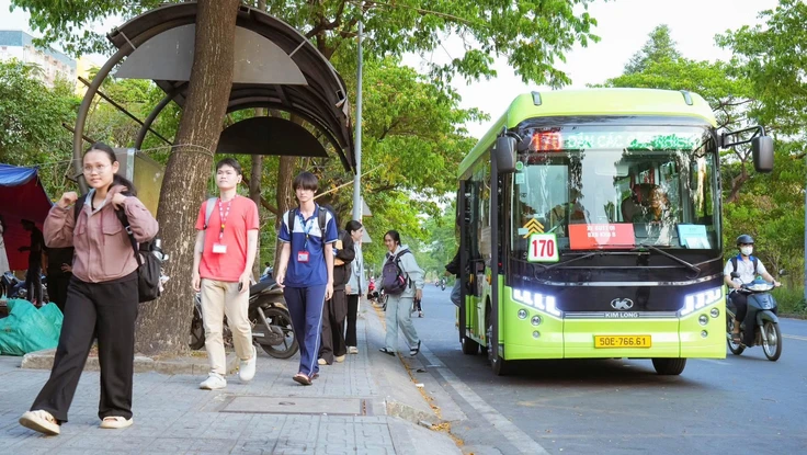 Đề xuất 3 nhóm giải pháp để thu hút người dân đi xe buýt miễn phí