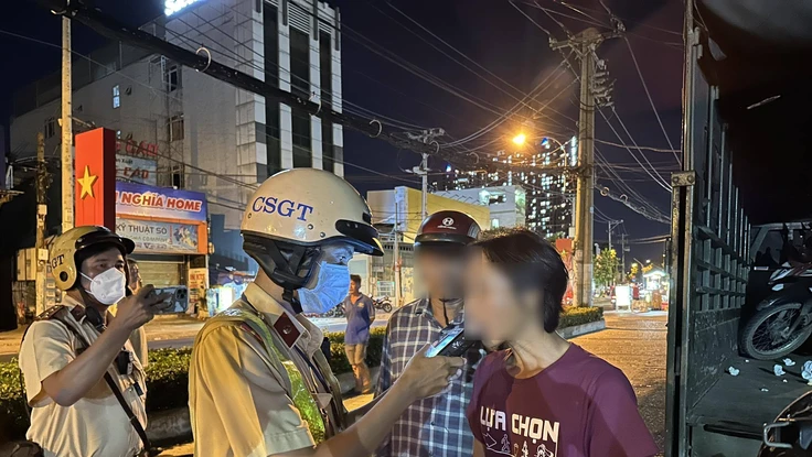 Vi phạm nồng độ cồn khi đi xe máy dịp Lễ, người lái xe đối diện mức phạt ra sao?