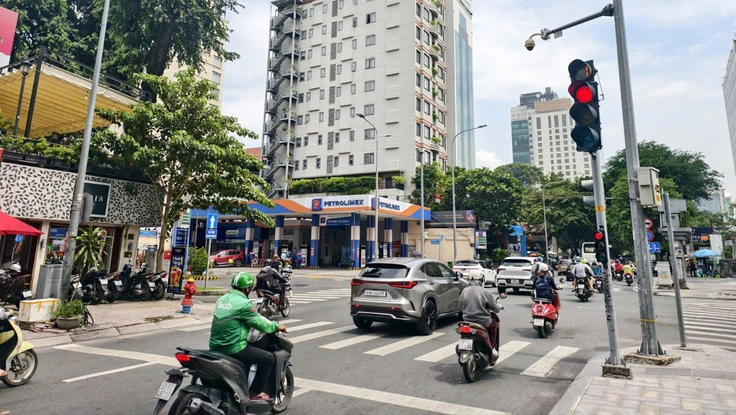 Đèn xanh đèn đỏ bị hỏng mà người lái xe vẫn chạy thì có bị xử phạt?