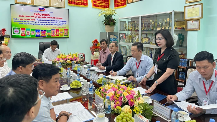 Phó Chủ tịch UBND TP.HCM Nguyễn Văn Dũng kiểm tra nguồn hàng Tết