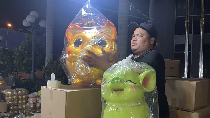 Ngày vía Thần Tài: Cá lóc nướng bán chậm do trời mưa, heo đất tiết kiệm được săn đón