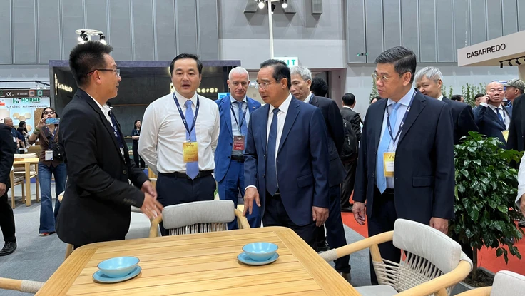 Bước ngoặt ngành gỗ: Hướng đi nào từ 'Made in Vietnam' sang 'Made by Vietnam'?