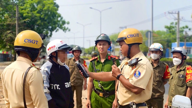 CSGT xử phạt nhiều trường hợp vi phạm nồng độ cồn trên tuyến ĐT744