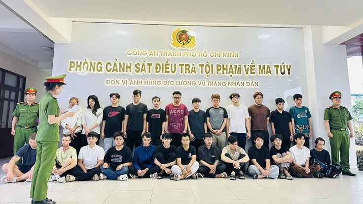 Phá đường dây cần sa qua mạng tại TP.HCM, bắt 28 người nước ngoài và Việt Nam