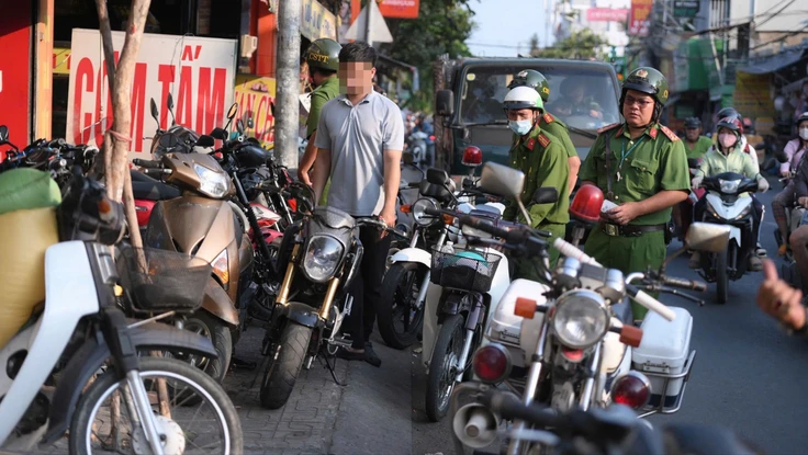 Ra quân xử lý lấn chiếm vỉa hè, lập lại trật tự giao thông khu vực đường Hiệp Bình