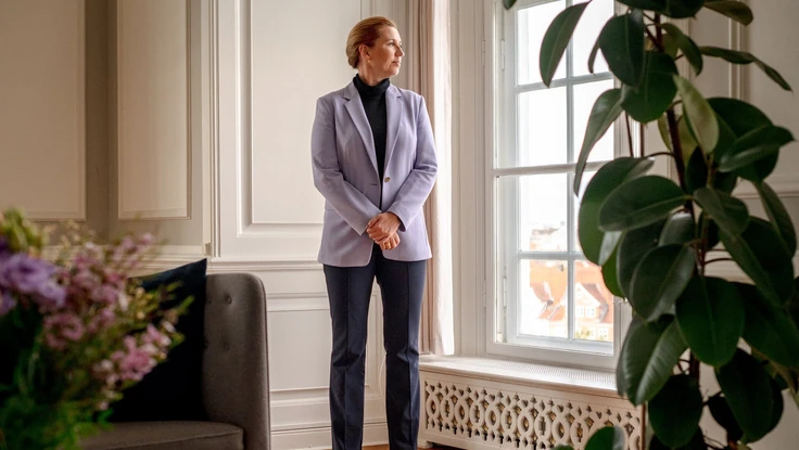 Người phụ nữ chặn giữa ông Trump và Greenland