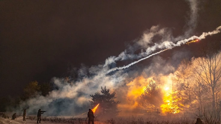 Chiến sự Nga - Ukraine 12-2: Tên lửa siêu thanh Kinzhal tấn công Lviv; UAV Ukraine không kích nhà máy lọc dầu Nga