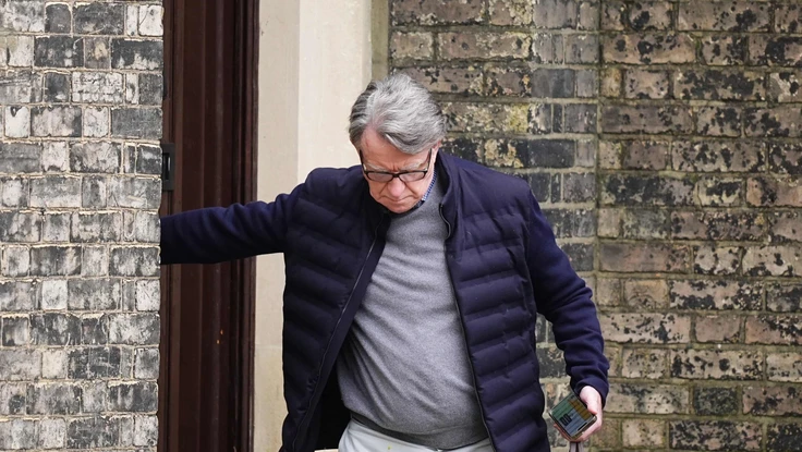 Cựu Đại sứ Anh tại Mỹ bị bắt vì liên quan tỉ phú ấu dâm