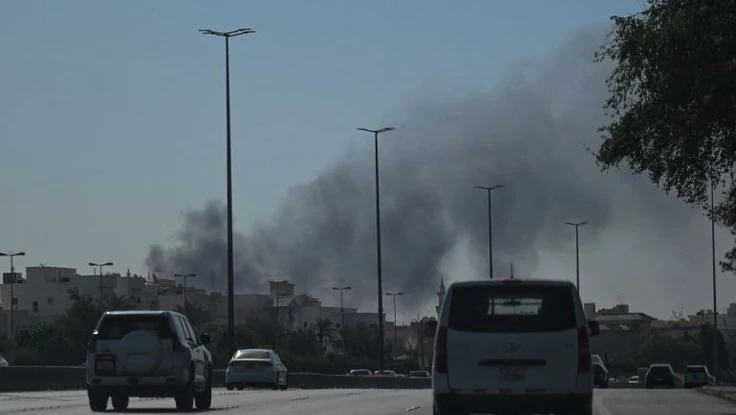 Xung đột Mỹ/Israel-Iran ngày 4: Iran phong toả eo biển Hormuz; Ông Trump cảnh báo rắn; Mỹ điều thêm quân