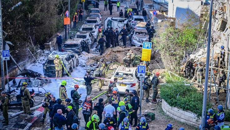 Iran phóng 7 đợt tên lửa, ra cảnh báo rắn với Israel; Giá dầu quay đầu tăng; Nga lên tiếng